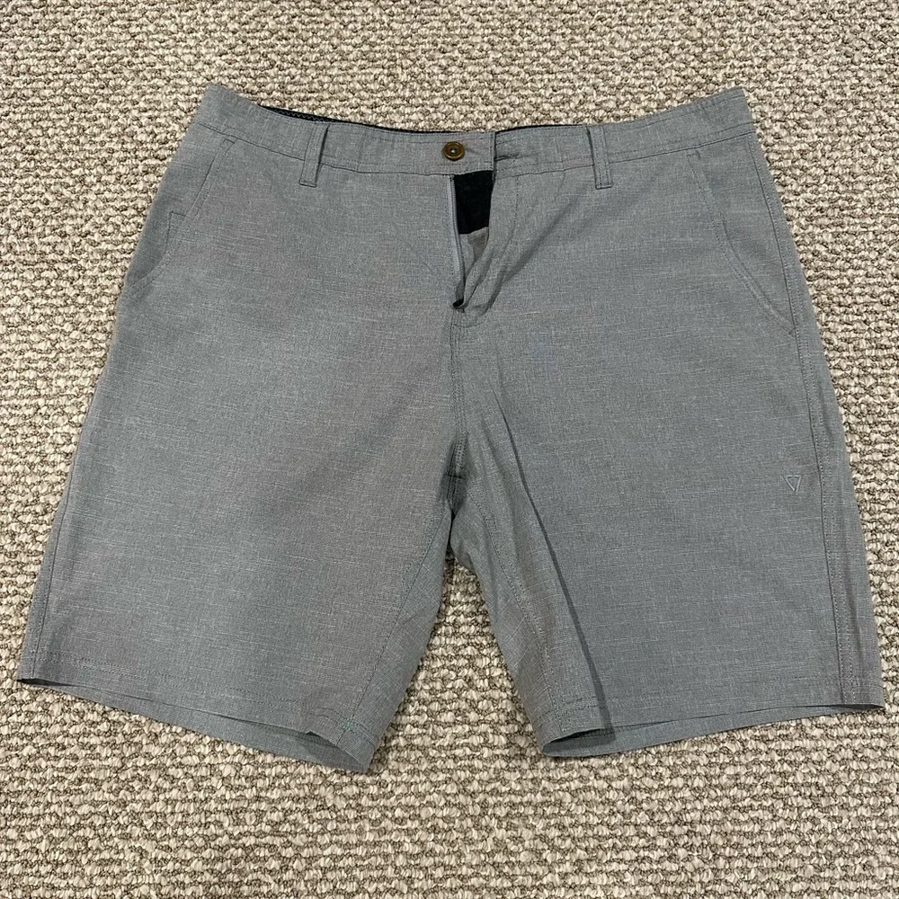 VISSLA Men's Heather Gray Flat Front Shorts - Picture 1 of 4